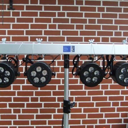 LED Lichtbar auf Stativ 4 x Involight LED PAR 54 Spot 5x5 Watt 28 Grad incl. Steuerung : Mietpreis 50,- Euro bei Abholung