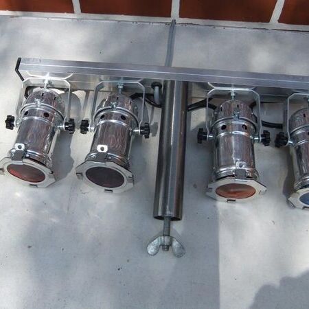 Lichteffekt: Kleine Lichtbar 4 x PAR 16 je 75 Watt Hallogen farbig